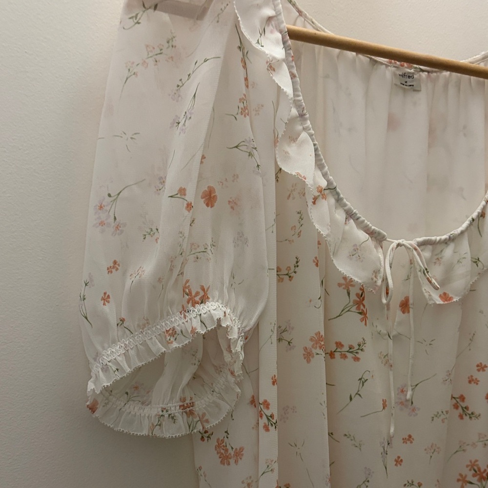Wilfred White Floral Blouse with Ruffle Trim - Picture 3 of 4